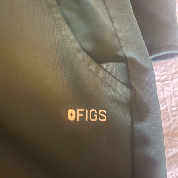 FIGS Women's Dark Green medical scrubs, jogger bottom, Women’s size small - Picture 2 of 8